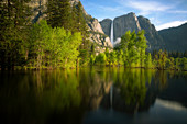 Yosemite -Wasserfall und Merced River, Yosemite Nationalpark, Kalifornien