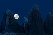 Berge bei Vollmond, Torres Del Paine, Nationalpark Torres Del Paine, Patagonia, Chile