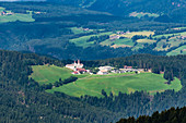 Blick vom Weisshorn auf den Wallfahrtsort Maria Weissenstein, Eggental, Südtirol, Alto Adige, Italien