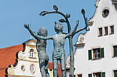 Der Hildegardbrunnen auf dem Hildegardplatz, Kempten, Bayern, Deutschland