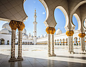 Verzierte Säulen der Scheich-Zayid-Moschee, Abu Dhabi, Vereinigte Arabische Emirate