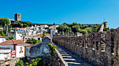 Steinweg und Obidos Stadtbild, Leiria, Portugal