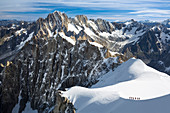 Bergsteiger auf dem Weg zum Mont Blanc, Chamonix, Frankreich