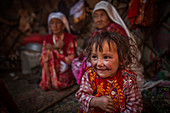 Kirgisisches Mädchen in Jurte, Afghanistan, Asien