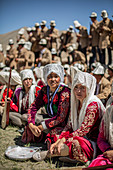 Kirgisinnen am See Karakol im Pamir, China, Asien