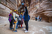 Die Felsenstadt Petra in Jordanien, Touristen bei der Besichtigung