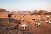 Futuristische Kapseln als Unterkunft, Wadi Rum, Jordanien