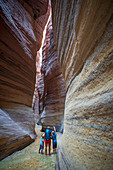 Die Felsenstadt Petra in Jordanien, Familie bei der Besichtigung