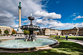 Palace fountain on Schlossplatz with New Palace in the background, Stuttgart, Baden-Württemberg, Germany
