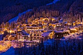France, Savoie, Tarentaise valley, La Tania, skiresort in Les Trois Vallees (The Three Valleys), one of the biggest ski areas in the world with 600km of marked trails, the Vanoise Massif