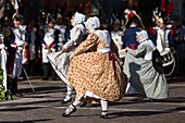 Frankreich, Var, Frejus, La Bravade, traditionelles Festival zu Ehren des Heiligen François de Paule in der Stadt, traditioneller Tanz aus der Provence