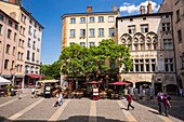 Frankreich, Rhone, Lyon, historische Stätte, die von der UNESCO zum Weltkulturerbe erklärt wurde, Vieux Lyon (Altstadt), Place du Change und Bouchons Lyonnais (typische und traditionelle Restaurants von Lyon), das Herrenhaus Maison Thomassin