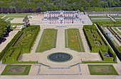 Frankreich, Eure, Le Neubourg, das Schloss und die Gärten von Champ de Bataille Eigenschaften des Designers Jacques Garcia (Luftbild)