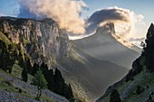 Frankreich, Isere, Regionaler Naturpark Vercors, Mont Aiguille (Höhe: 2086 m) vom Vercors Hochland