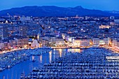 France, Bouches du Rhone, Marseille, Vieux Port, the Etoile chain in the background