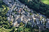 Frankreich, Correze, Uzerche, die Stadt (Luftbild)