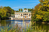 Königlicher Garten, genannt Lazienki Krolewskie, Palast am Wasser, Warschau, Polen, Europa