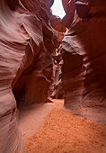 Rote Felsformationen im Slot Canyon des Lower Antelope Canyon bei Page, Arizona, USA