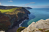 Küstenklippen im Valley of Rocks in der Nähe von Lynton, Exmoor-Nationalpark, Devon, England, Vereinigtes Königreich, Europa