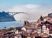 Blick auf Arrabida-Brücke, Porto, Portugal, Europa