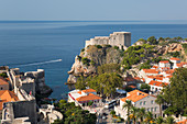 Blick auf das Fort Lovrijenac vom Minceta-Turm, dem höchsten Punkt der Stadtmauer, Dubrovnik, UNESCO-Weltkulturerbe, Dubrovnik-Neretva, Dalmatien, Kroatien, Europa