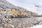 Frankreich, Isère, Grenoble, das Viertel Saint Laurent am rechten Ufer der Isère, die Seilbahn von Grenoble Bastille und ihre Blasen, die älteste städtische Seilbahn der Welt