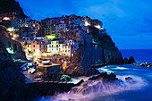 Dorf auf einer Klippe von Manarola, Cinque Terre, UNESCO-Weltkulturerbe, Ligurien, Italien, Europa