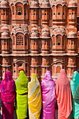 Indien, Rajasthan, Jaipur, Hawa Mahal, Palast der Winde, erbaut 1799, eines der Wahrzeichen von Jaipur