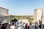 Besucher auf der Akropolis, Athen, Griechenland