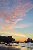 Sonnenuntergang am Strand von Big Sur, Kalifornien, USA