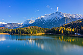 Luftansicht des Lautersees mit Karwendelgebirge, Mittenwald, Wettersteingebirge, Werdenfelser Land, Bayern, Deutschland