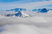 Blick von der Krinnenspitze auf Zugspitzmassiv und Mieminger Berge, Tannheimer Berge, Allgäu, Tirol, Österreich