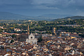 Skyline von Florenz mit Basilica di Santa Croce bei Tag, Toskana Italien\n