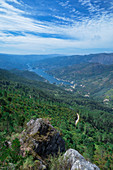 Ausblick auf Nationalpark Peneda-Geres von Pedra Bela, Portugal\n