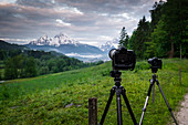 Fotografieren des Sonnenaufgangs am Watzmann in Berchtesgaden mit Kamera auf Stativ, Bayern