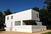 Das Gropius-Haus, eines der von Walter Gropius entworfenen Bauhaus-Meisterhäuser, in Dessau, Sachsen-Anhalt, Deutschland, Europa