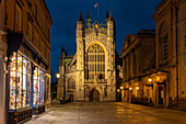 Nachtansicht der Bath Abbey vom Abbey Churchyard, Bath, UNESCO-Weltkulturerbe, Somerset, England, Großbritannien, Europa