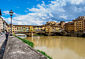 Ponte Vecchio über den Arno, Florenz, UNESCO-Weltkulturerbe, Toskana, Italien, Europa