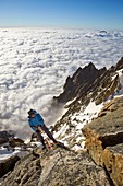 Frankreich, Haute Savoie, Chamonix, Alpinisten auf der klassischen Route Aiguille du Midi (3848 m), Aiguille du Plan (3673 m)