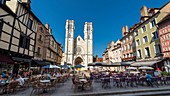 Frankreich, Saone et Loire, Chalon sur Saone, Platz St. Vincent, Kathedrale St. Vincent, erbaut zwischen 1090 und 1520, hat eine neugotische Fassade