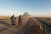 Frankreich, einige, Mont Saint Michel Bay, UNESCO Weltkulturerbe, Fußgängerbrücke des Architekten Dietmar Feichtinger und Mont- Saint-Michel
