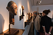 Eröffnung der Ausstellung Primitiver Kunst in der Dulon-Galerie, Tsogho-Ausstellung, Les icones de Bwiti, Saint-Germain-Des-Pres, Paris, Frankreich