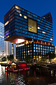 Bau zeitgenössischer Architektur und schwimmender Bungalow zur Miete im Zentrum von Rotterdam, Haven Steder, Rotterdam, Niederlande