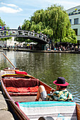 BOAT ALONG THE BANKS OF REGENT'S CANAL, LONDON, GREAT BRITAIN, EUROPE