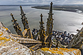 PINNACLES OF THE GOTHIC CHOIR WITH VIEW OF THE BAY, THE ABBEY OF MONT-SAINT-MICHEL (50), FRANCE