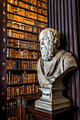 THE LONG ROOM, LIBRARY AT TRINITY COLLEGE OF DUBLIN UNIVERSITY DATING FROM THE 16TH CENTURY, DUBLIN, IRELAND