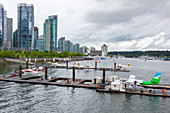 Wasserflugzeuge am Dock, Vancouver, Kanada