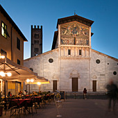 St Frediano sq and church