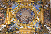 Wunderschön verzierte Decke im Palazzo Pitti in Florenz, Italien