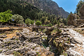 Brücke zu Rastplatz Samariá auf Samaria Schlucht Wanderung, Westen Kreta, Griechenland